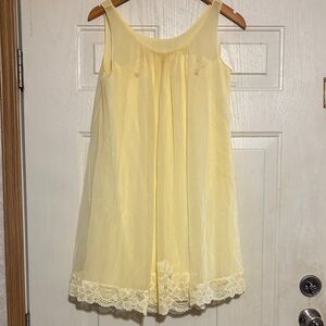 Vintage Chic Yellow Lace-Accented Chemise